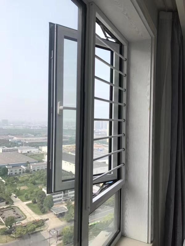 免打孔隱形防盜窗 守護(hù)飄窗與陽臺的兒童安全新選擇